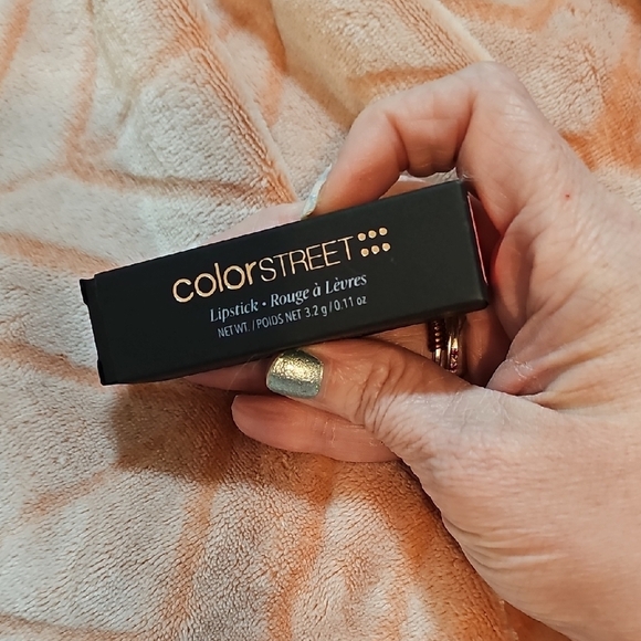 Color Street Hotshot Lipstick - Vibrant Pink (304) - Picture 4 of 4